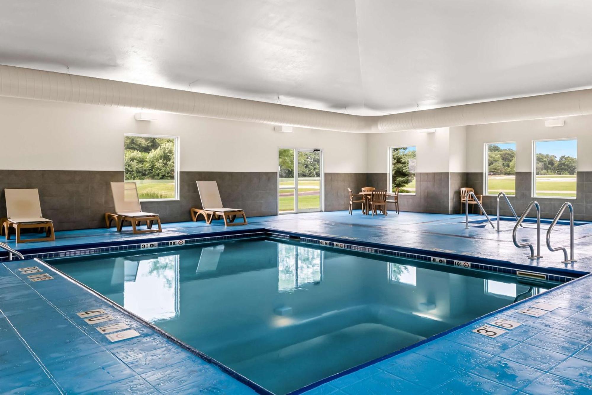 Best Western Legacy Inn & Suites Beloit/South Beloit Buitenkant foto
